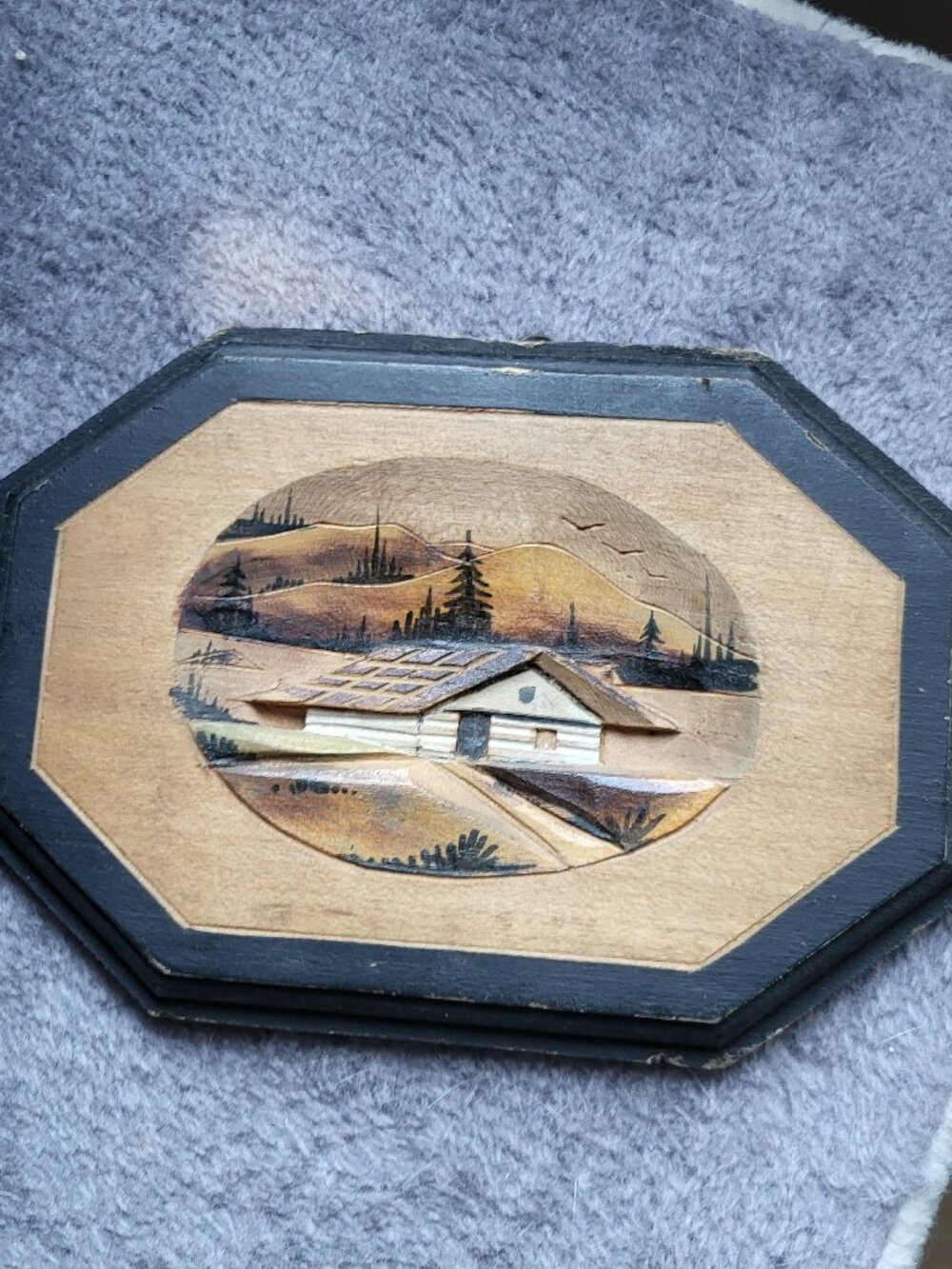 HAND CARVED/PAINTED MINI WOODEN WALL ART DEPICTING CABIN IN WOODS VTG